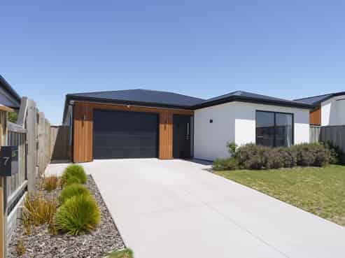 7 Waituna Street, Pegasus