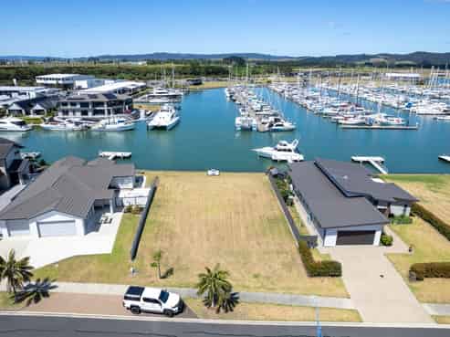 16 Finch Street, One Tree Point