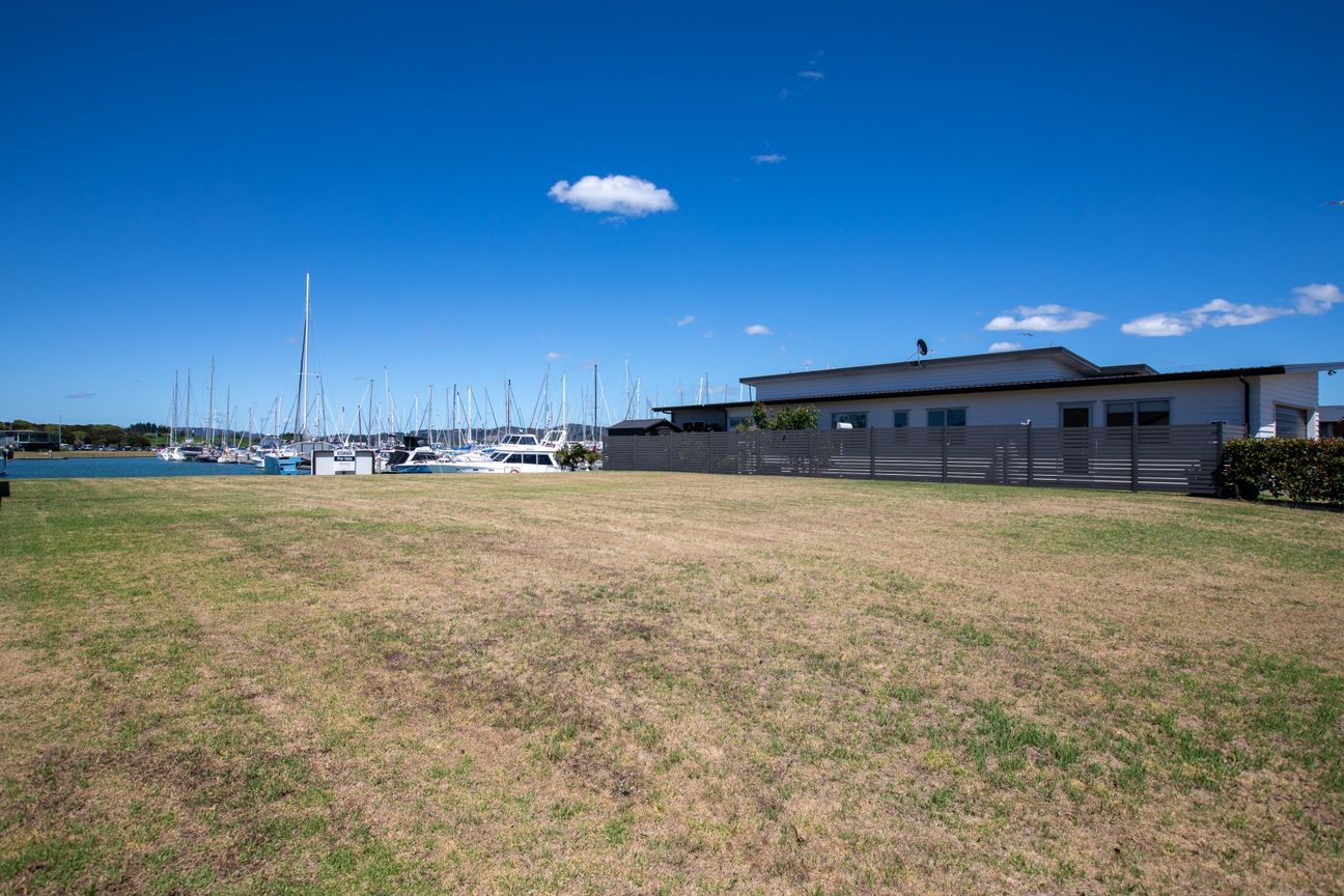 Prime waterfront opportunity - Mehr