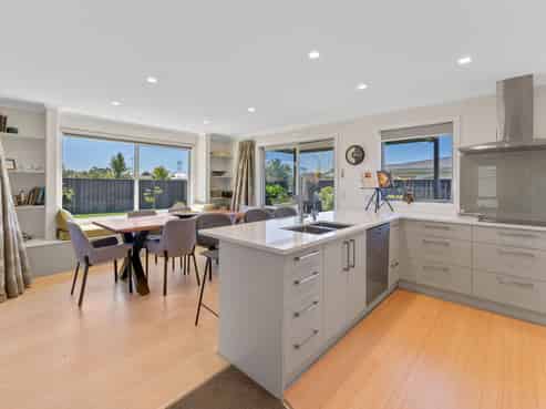 25 Wanderers Avenue, Brightwater