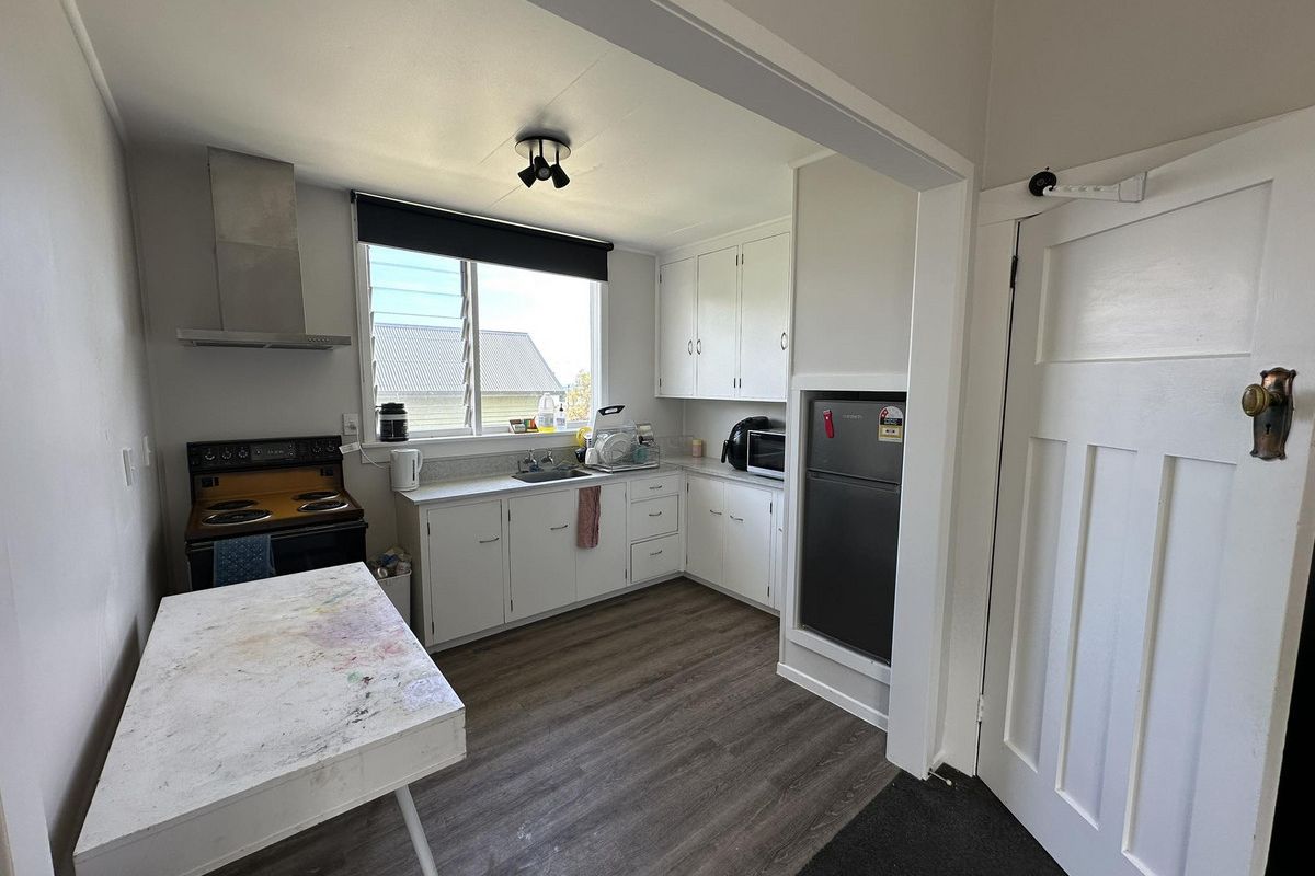 Modernised character home in central location - Widok 4