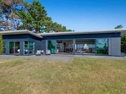 102 West Road, Kaukapakapa