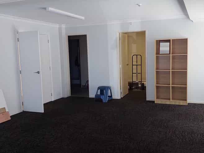 BARGAIN RENT @ $110 PER SQUARE METRE!!