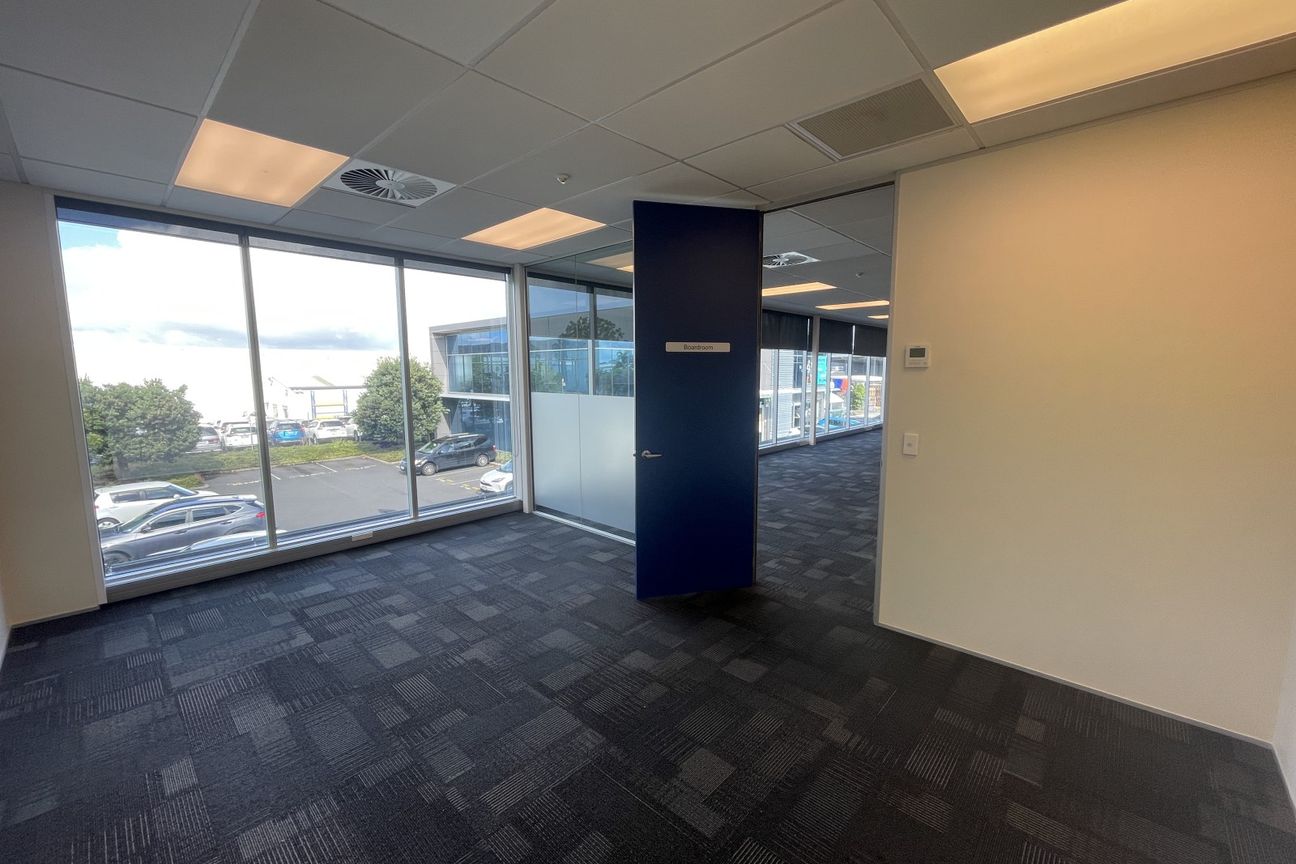 383.8sqm office space at 4 Pavilion Drive – pohled 2