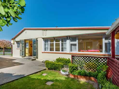 80 Pacific Drive, Southbridge