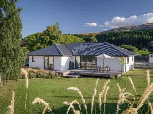 153 Main Road, Luggate