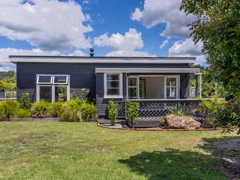 24 Captain Cook Road, Cooks Beach