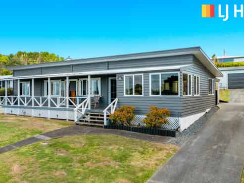 16 Sea View Road, Leigh