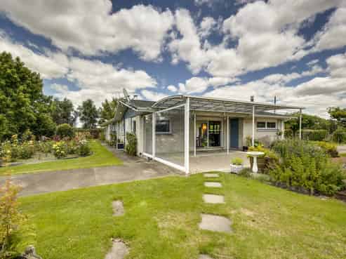 68 Hill Road, Twyford