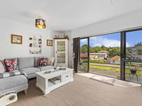 73 Great North Road, Saint Johns Hill