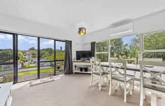 73 Great North Road, Saint Johns Hill