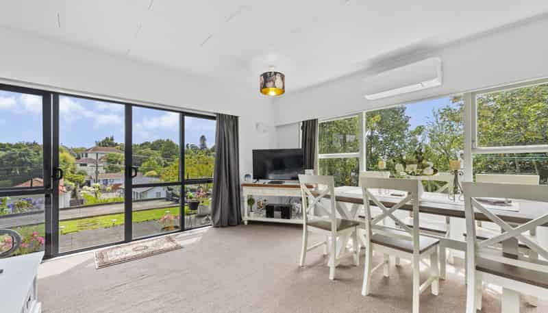 73 Great North Road, Saint Johns Hill