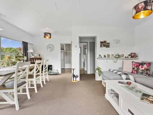 73 Great North Road, Saint Johns Hill
