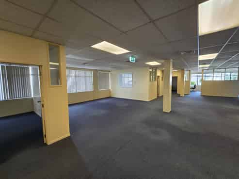 1,390sqm Lambie Drive office