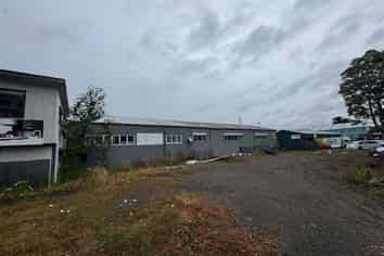 Secure 850m² Industrial Yard in Glendene