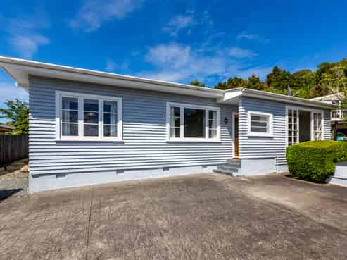 18 Chester Road, Tawa