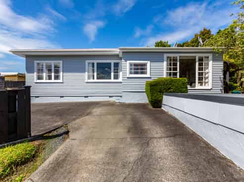 18 Chester Road, Tawa
