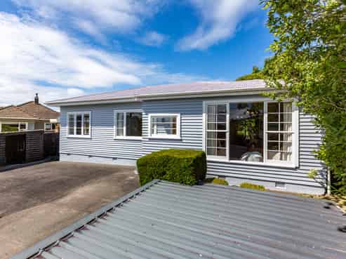 18 Chester Road, Tawa