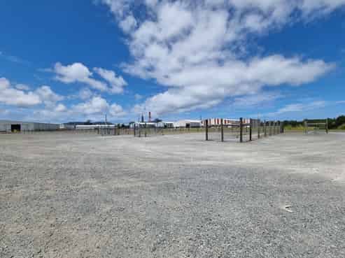 1000 sqm laydown area