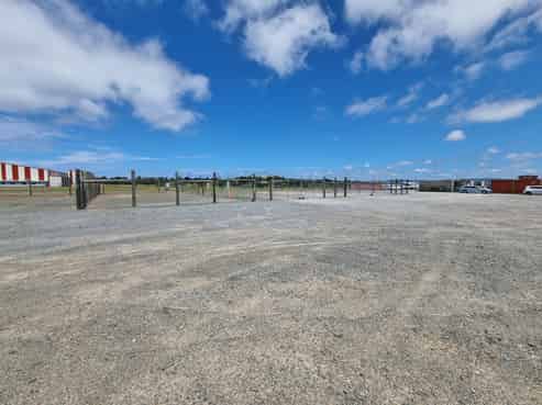 1000 sqm laydown area