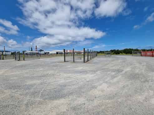 1000 sqm laydown area