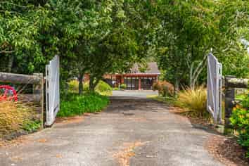 15 Eggleton Road, Patumahoe