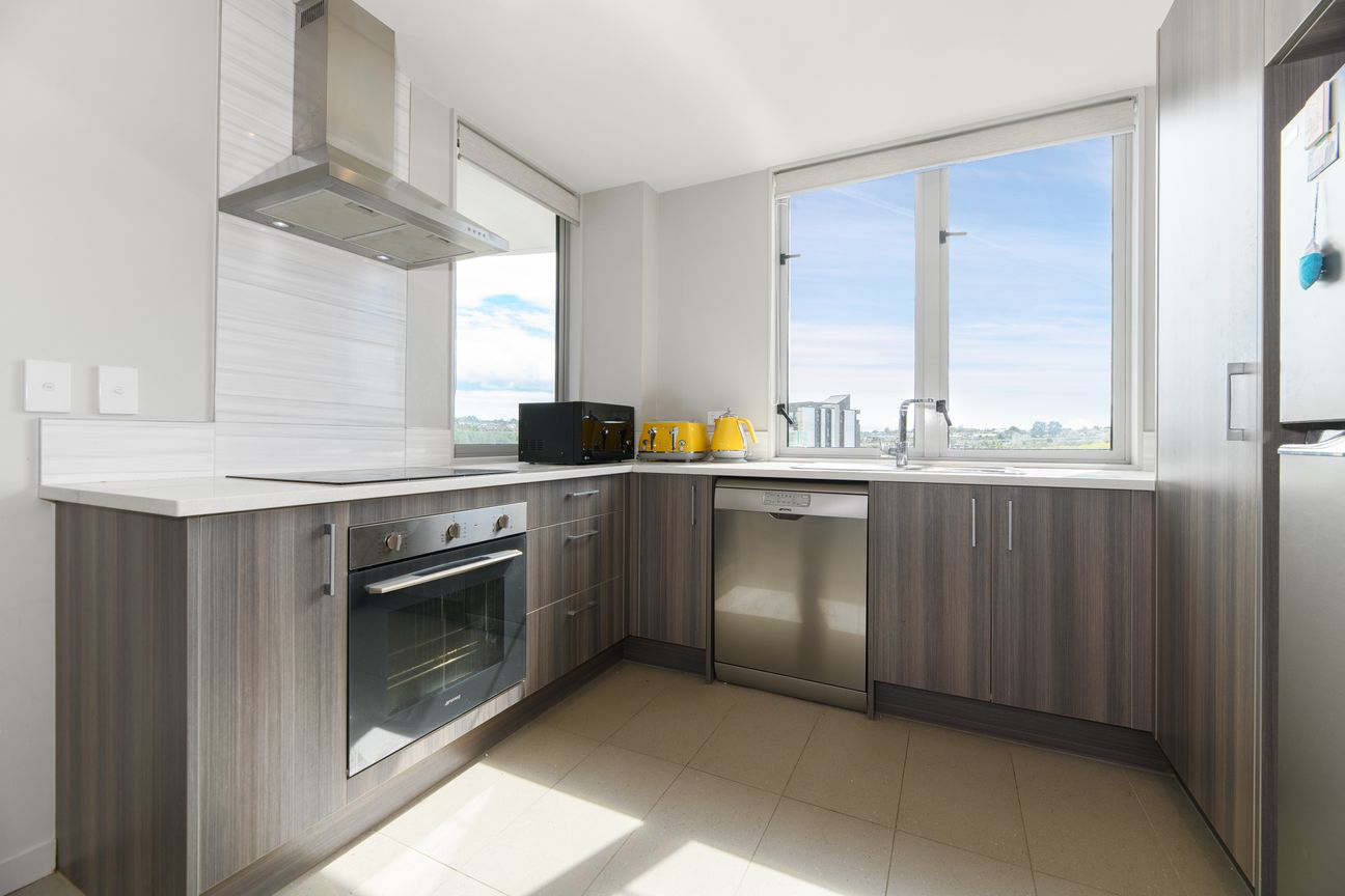 Asking Price $749,000 | Elevated & Corner - Ansicht 4