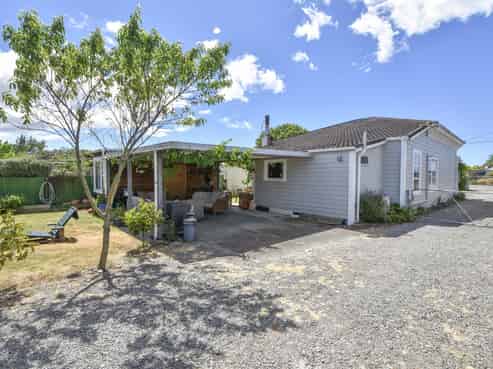 234 High Street South, Carterton