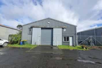 Versatile 300m² Warehouse Space in Glendene 