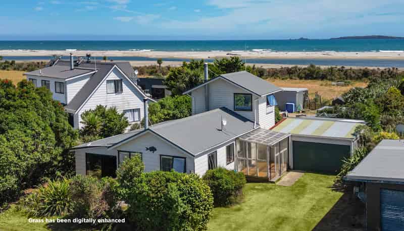 9 Johnston Crescent, Haast