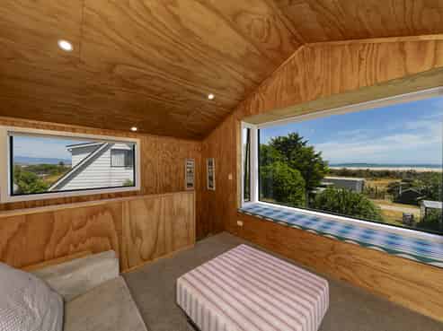 9 Johnston Crescent, Haast