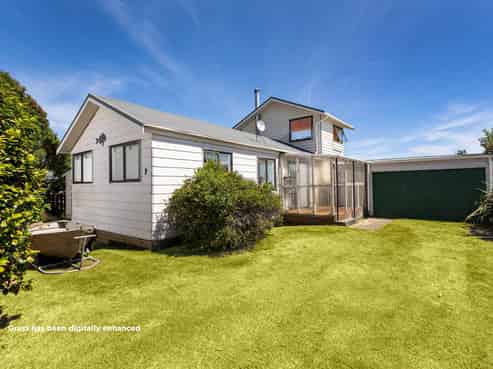 9 Johnston Crescent, Haast