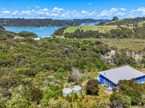 2B Uruti Road, Russell