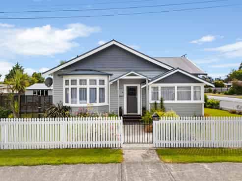 16 Springfield Road, Milton
