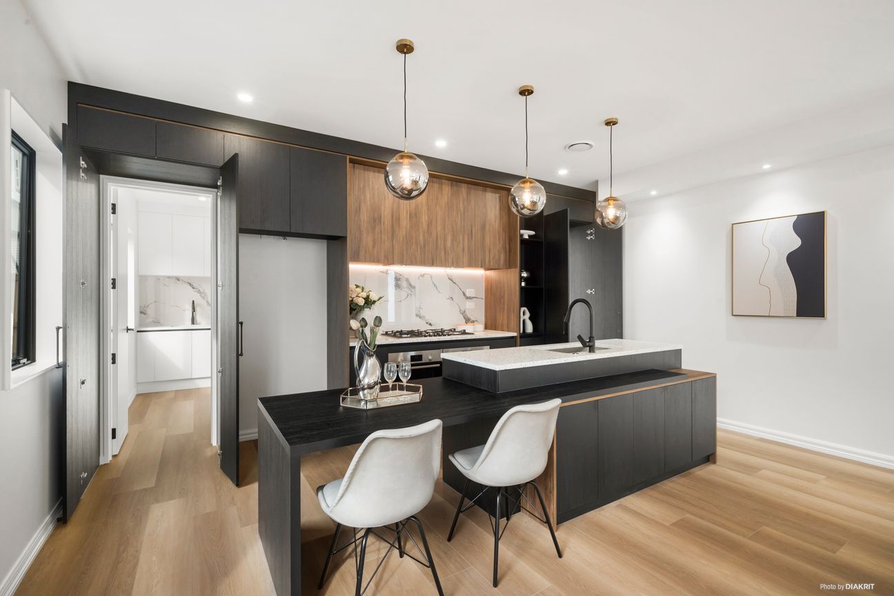 Brand New Granny Luxury Diamond On Harvest Ave - Więcej