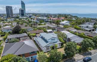 7 Esmonde Road, Takapuna