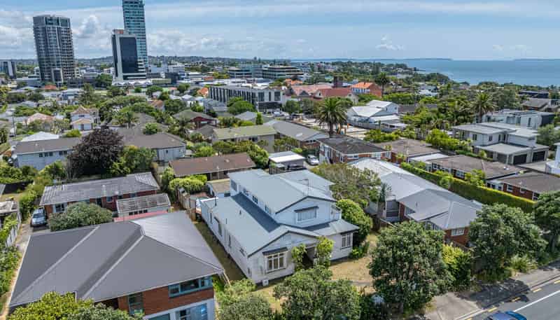 7 Esmonde Road, Takapuna
