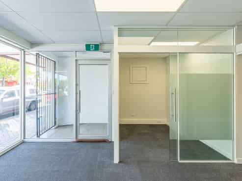 High Traffic Office/Retail with Modern Amenities
