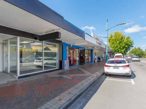 High Traffic Office/Retail with Modern Amenities