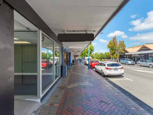 High Traffic Office/Retail with Modern Amenities