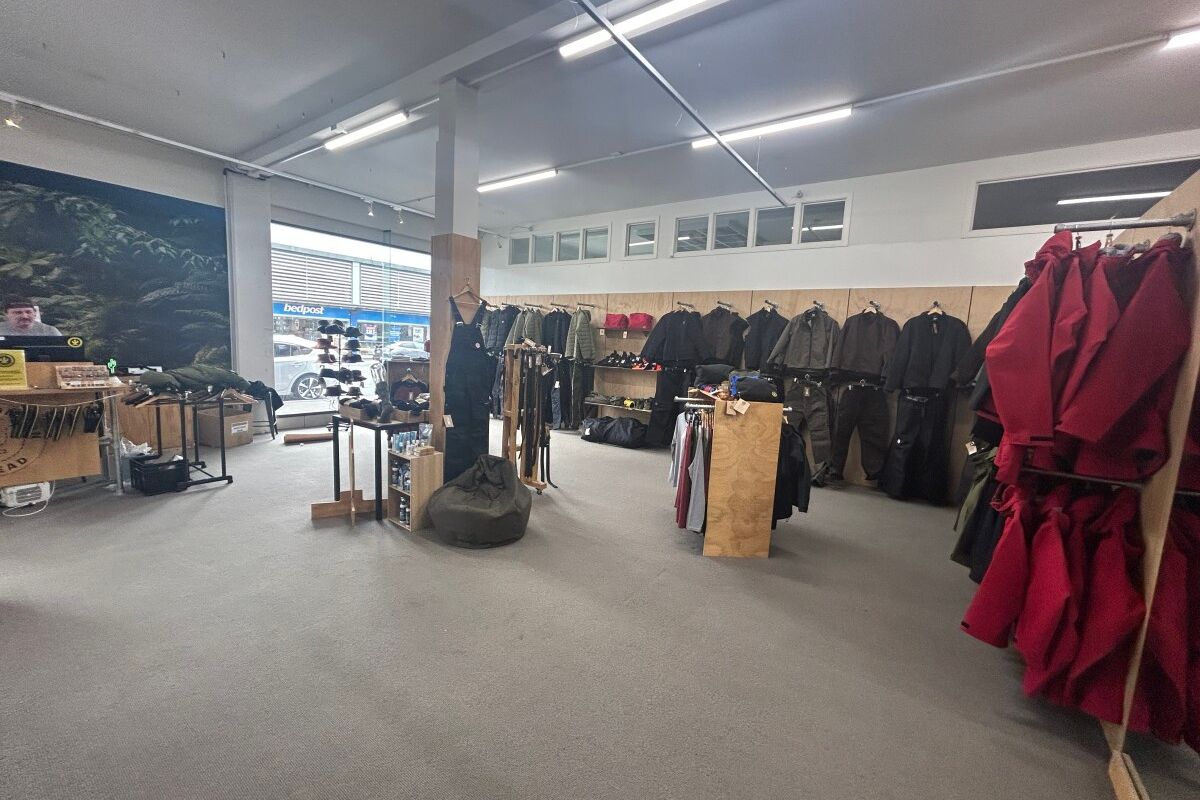 Large Affordable Showroom – pohled 2