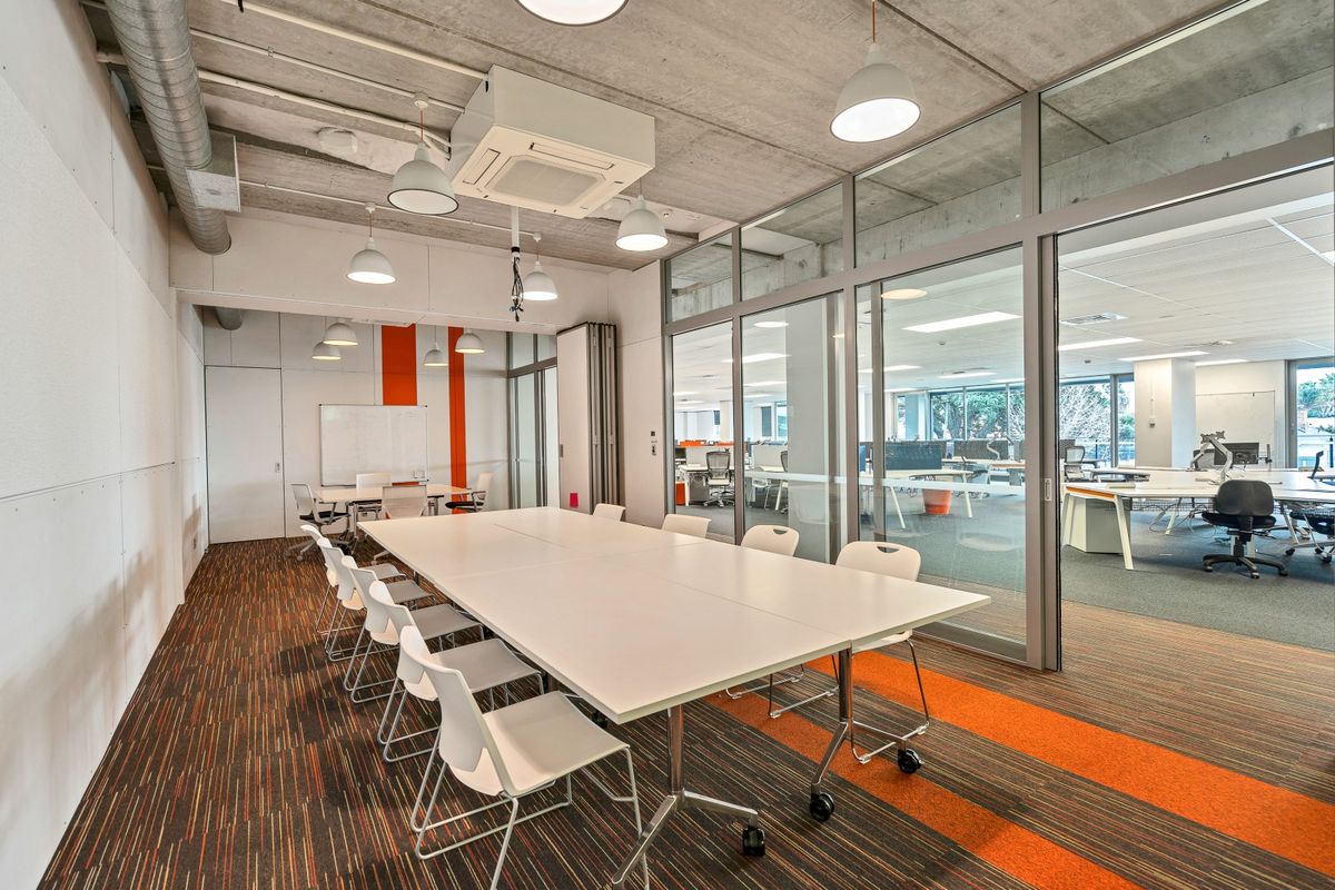 Ellerslie full floor office space for lease - Mehr