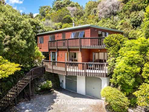 8 King Charles Drive, Kingsley Heights