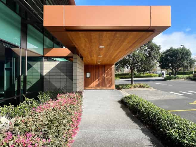 Modern 1,450sqm office in prime Highbrook location