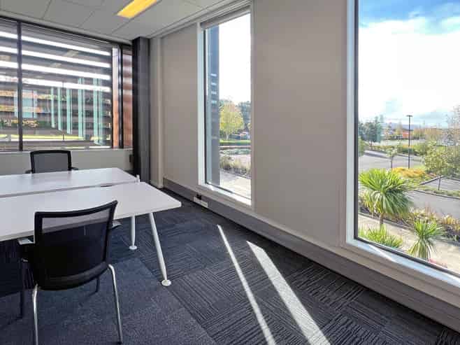 Modern 1,450sqm office in prime Highbrook location