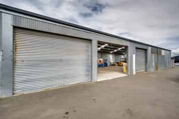 330m² Vacant Warehouse For Sale