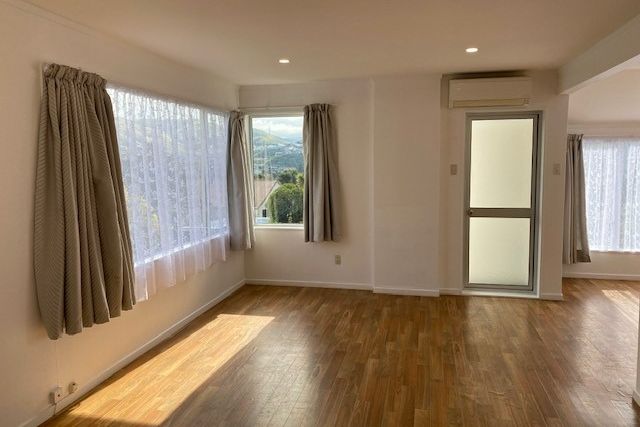 Spacious home in Churton Park - Aanzicht 2