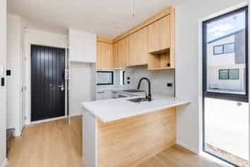 8/19 Drake Street, Howick