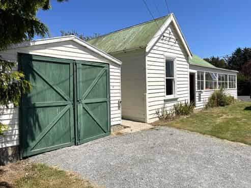 11 Halsey Street, Clinton and Surrounds