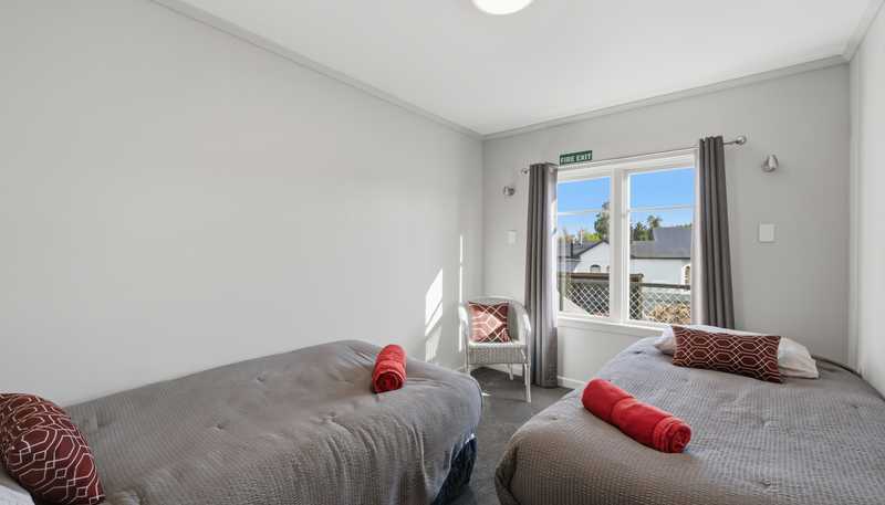 1 Clapps Street, Nightcaps